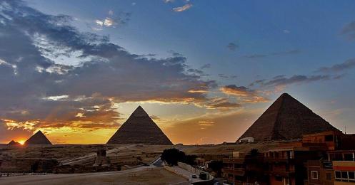 Day Tour to Pyramids of Giza & Egyptian Museum